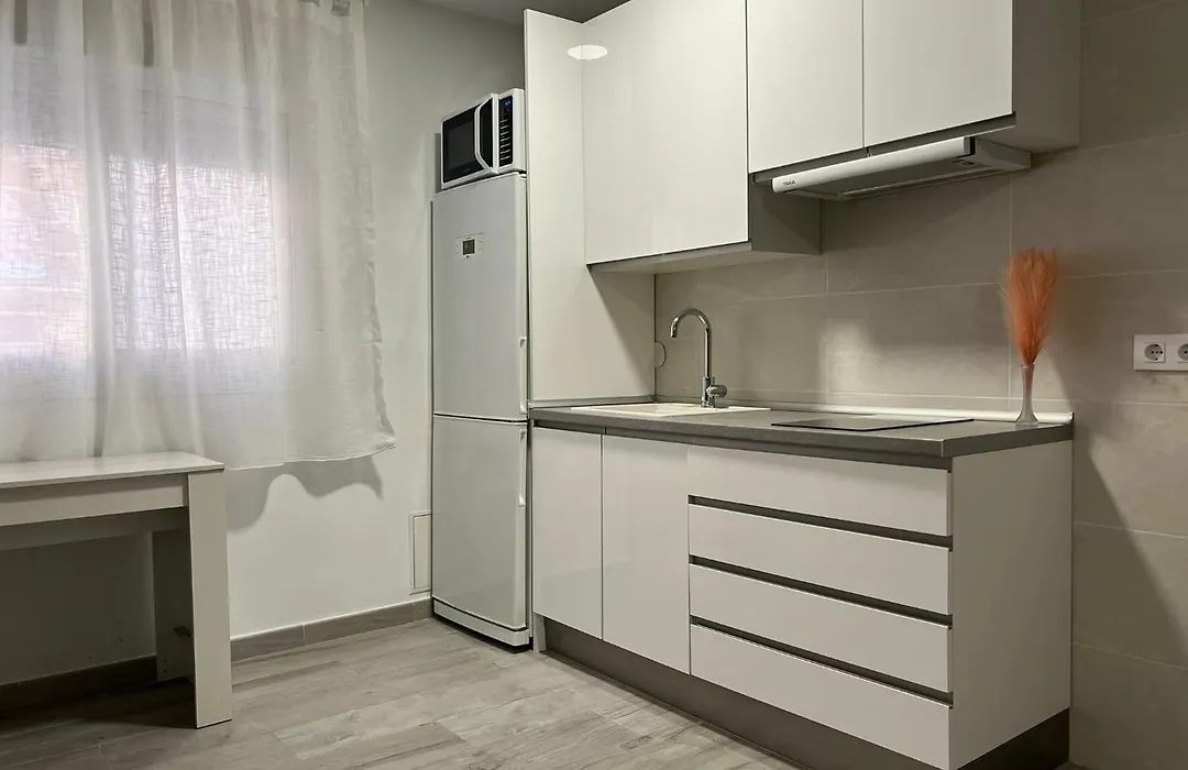 Charming Apartment Up To 4 Persons 3 Min To Metro-1